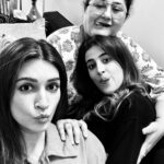 Kriti Sanon Instagram - Happy Mother’s Day to the baby of our house! ❤️❤️ Thank you for the amazing genes Mumma😉🤪 I always wanna see you happy and smiling 🥹❤️ lovvvveee you! 🫶🏻❤️