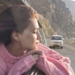 Kriti Sanon Instagram - Soaking in the beauty of Ladakh on my way to shoot everyday! While i listen to the track I’m currently obsessed with! 🎶 #Pasoori