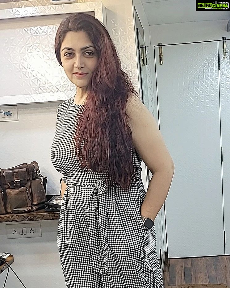 Kushboo Instagram - Whatever you do, make sure it makes you happy. Life is beautiful if you live positively. 💕💕💕❤️🤗🤗