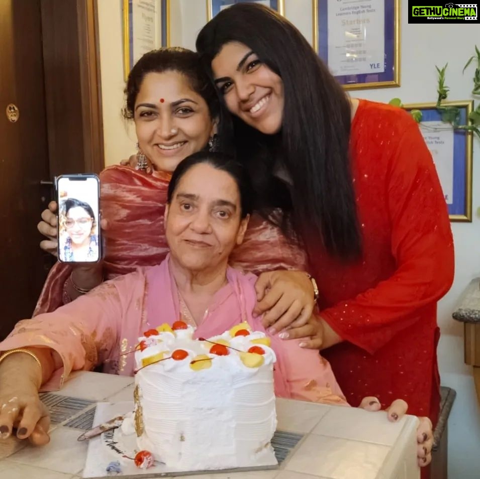 Kushboo Instagram - Eid mubaarak and my mom's birthday celebration today at my place. #Familytime ❤️❤️❤️