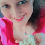 Laila Mehdin Instagram – ❤️The #love that I get in #chennai is unmatched. This lovely lady gave me #mallipoo .
Thank you my Tamil family for all the love you give me. ❤️ Love you all right back! Chennai, India