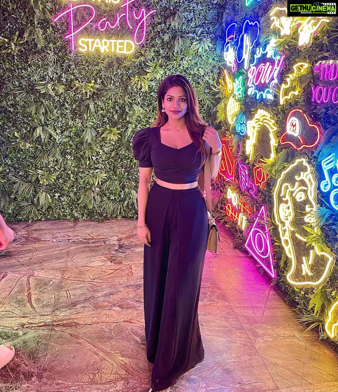 Leesha Instagram - 🖤 always🫣🫠 No matter how u feel🥳 Get up, Dress up, Show up, And never give up! Wearing @razak_creations⭐️⭐️⭐️ Thank u razak ji for this lovely outfit🥰 #obssesed #black #leesha #leeshaeclairs #instagood #loveyourself #bekind #beyourself #viralpost #trending #picoftheday