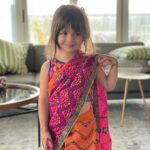 Lisa Ray Instagram – Dekha kata mishti!
Have you ever seen anything so sweet?
Thanks to my friend @nadiasamdani and her little one Maya for these adorable handmade saris from #Dhaka that put huge smiles on everyone’s faces.
…..

These charming little folk saris are from @brac.aarong (Bengali: আড়ং, lit. ’Village Fair’) a chain of Bangladeshi department stores specializing in Bengali ethnic wear and handicrafts run by the non-profit international development organization @bracworld 
Head quartered in #Dhaka BRAC employs thousands of rural artisans across the country. 

BRAC has operations in 12 countries and employs over 90,000 people, roughly 70 percent of whom are women, reaching more than 126 million people with its services. And that’s another reason to smile 😃