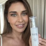 Lisa Ray Instagram - An appreciation post for @bioliteuae for helping transform this middle aged broad’s sun worn complexion. Appreciation as well for @nuriya_makeupartist skillful eye and brush. She knows how to bring a subtle glow to this 50 year old’s skin. Might also have something to do with @rashichowdhary 15 day gut cleanse (@thecollective_rc) the ayurvedic principles, lifestyle, and preventive care accessed through @egawellnessindia ; earth diving myths I’ve been reading while marinating in the wonder of life, wing tipped with the love of family and topped with grati-poo for the entire beautiful mess of it. #thisis50 #nofilternofikar #dubailife