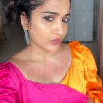 Madhavi Latha Instagram – Evadu kodithe dimma tirigi mind block ayi red brown pink avuddo aaade SUN gaadu ade andi enda kodithe mind tiragatam lo patu tan avtaru