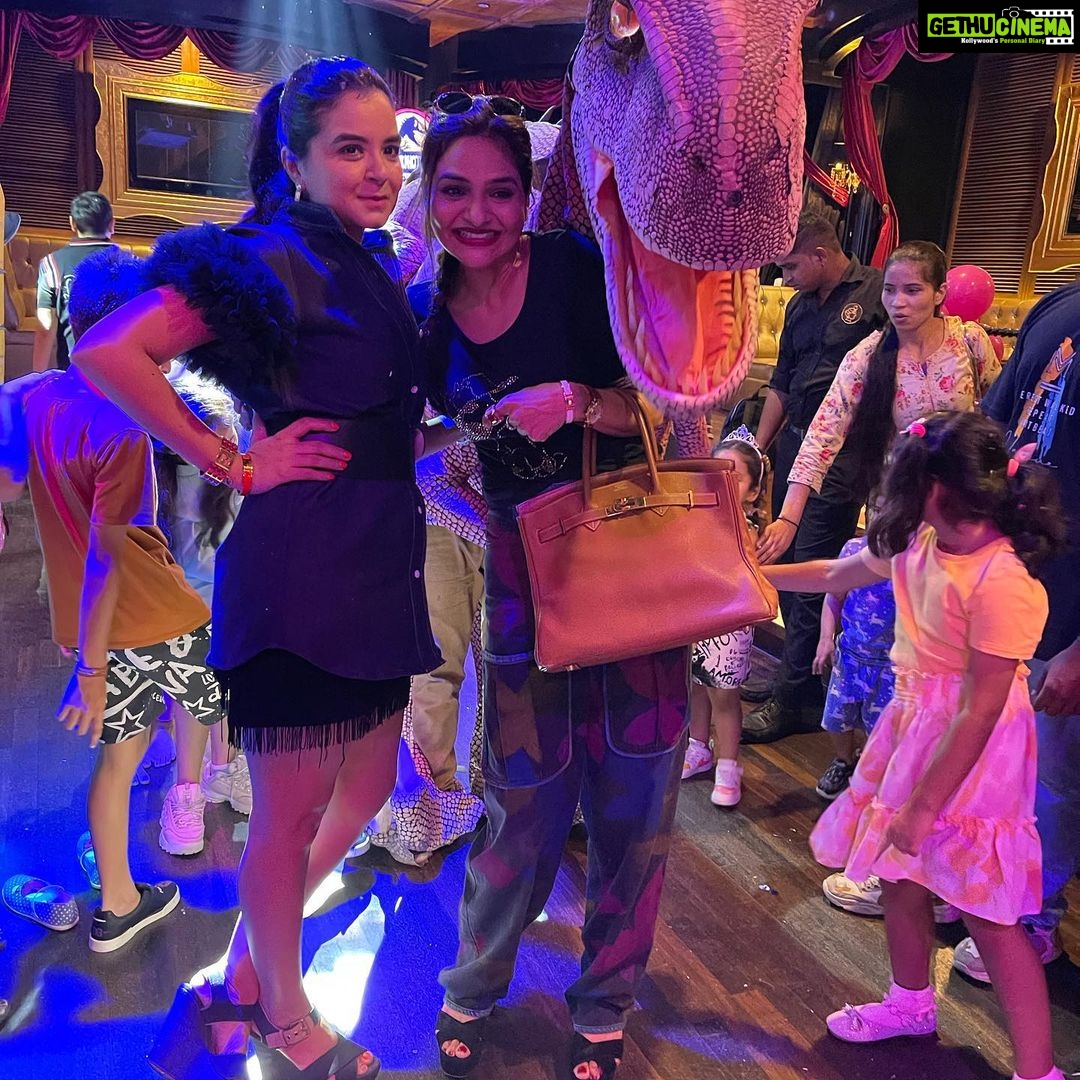 Madhoo Instagram - Happy 4th Krishai 💜 @ritikavardhan momma dearest