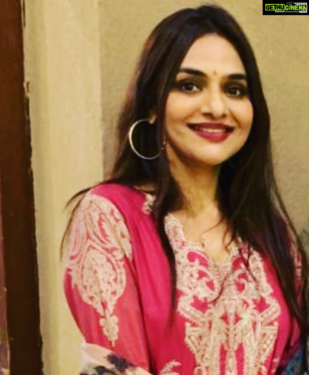 Madhoo Instagram - #iskcon temple time beckons 🙏🙏🙏🙏