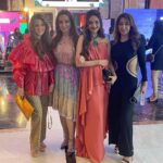 Madhoo Instagram - Congratulations @jewelsbyqueenie @queeniesinghh @beauty.by.bie @sharmillakhanna @tanazdoshi @latapatel1 @akankshamalhotra @krishikalulla @lailalamba @aleamotwane @kaykasshanapatel @vikramphadnis