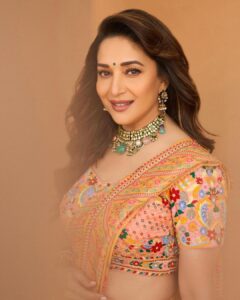 Madhuri Dixit Instagram - Peach & yellow are like you & me, always together & perrrrrrfect ❤️

#Lookbook #SaturdayVibes #OutfitInspiration