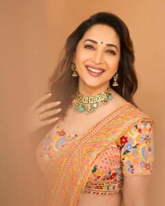 Madhuri Dixit Instagram - Peach & yellow are like you & me, always together & perrrrrrfect ❤️

#Lookbook #SaturdayVibes #OutfitInspiration