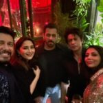 Madhuri Dixit Instagram – So much to talk about, right? @drneneofficial @iamsrk @beingsalmankhan @gaurikhan