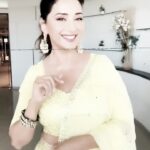Madhuri Dixit Instagram - Some melodies remain timeless 🎵 ❤️ #Reels #TrendingReels #ReelItFeelIt #Friday #FridayFeels