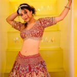 Madhuurima Instagram - ♥️♥️♥️ @nyra_banerjee . . 👗:- @kamalbhaisareesangam 💍:- @sonisapphire 📸:- @abhay_r_kirti . . #makeup #ootd #nehaadhvikmahajan #makeupbyme💄 #nammakeovers #bride #to #be #bridal #look #bridalmakeupartist #destinationweddingmakeupartist #weddingmakeup #hair #hairstyling #nammakeovers #bollywood #television #makeupartist #mumbai #traveller #all #over #the #globe #bridesmaids #goals