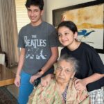 Mahesh Babu Instagram – To my Amma 
To the mother of my lifelines 
And to all the mothers in the world…
A very happy Mother’s Day! 
Your love is irreplaceable.. Respect always! 
❤️❤️❤️

@namratashirodkar @gautamghattamaneni @sitaraghattamaneni
