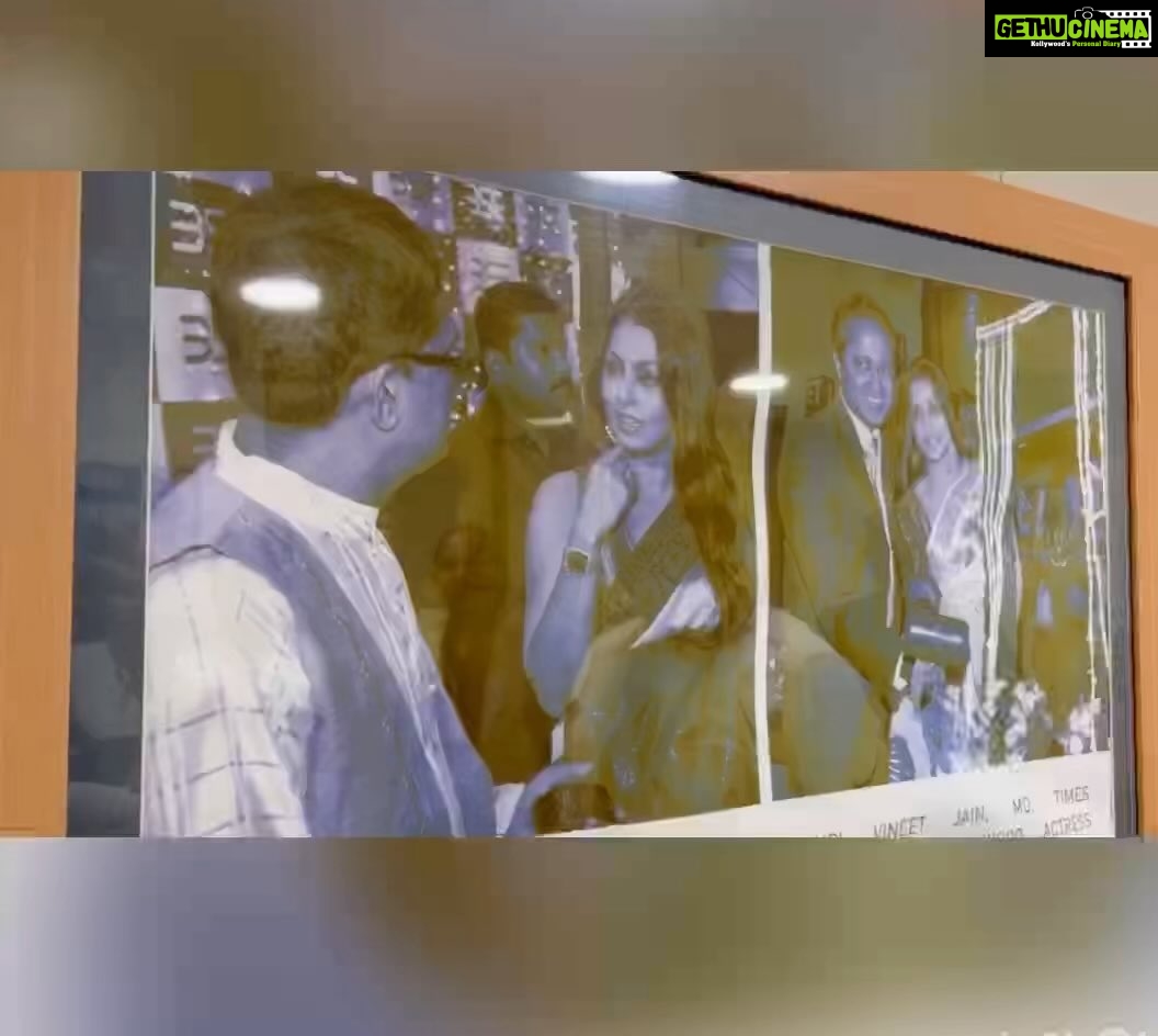 Mahima Chaudhry Instagram - Bombay Stock Exchange… always a thrill to be there. My visit many years ago for the Diwali Trading Mahurat was an honour. I forgot the year and found pictures on the net. It was a decade ago .!!!!How time flies . #BSE
