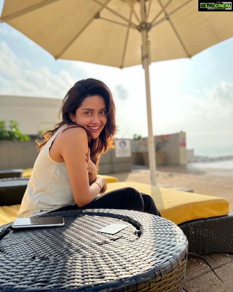 Mahima Nambiar Instagram - #Unfiltered Who would add a filter to a rose ? 💫 #rose #unfiltered #iwokeuplikethis #sunkissed #sunlovesme #morningpicture #photography #throughthelens #sunandthepool #selflove