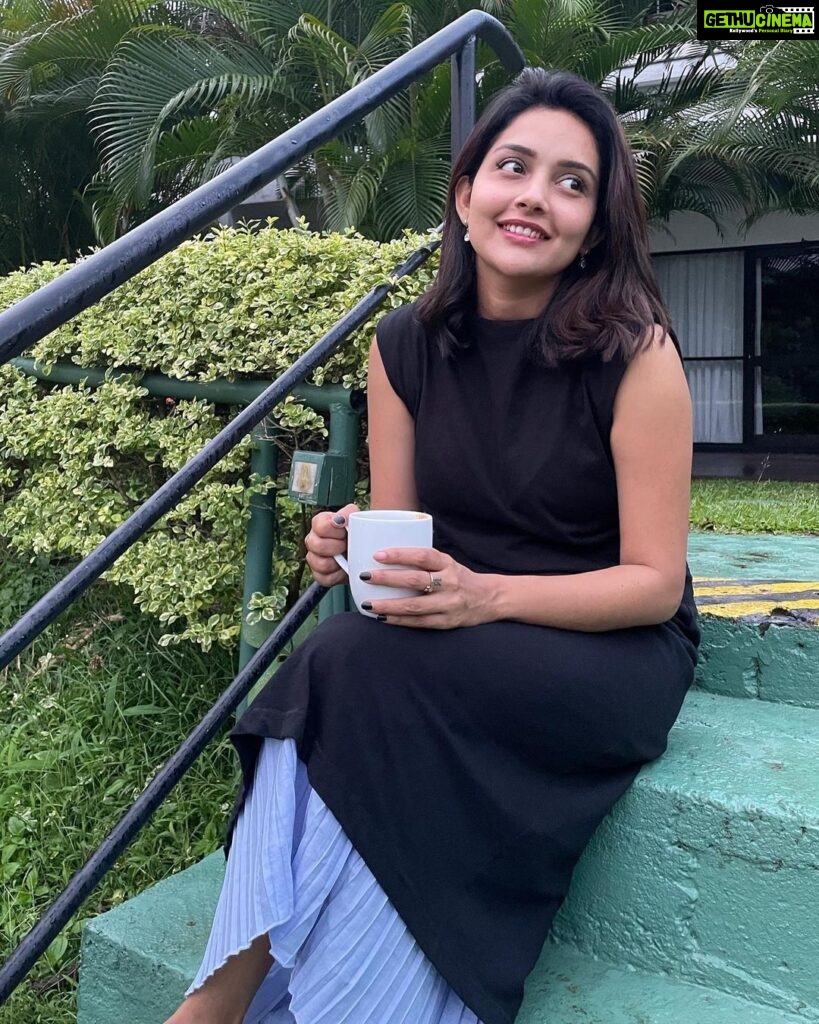 Mahima Nambiar Instagram - The antidote to exhaustion isn’t rest. It’s Nature 🍃!!! #naturecalling #relax #detox #breathe #coffeewithaview #greenlove #nature