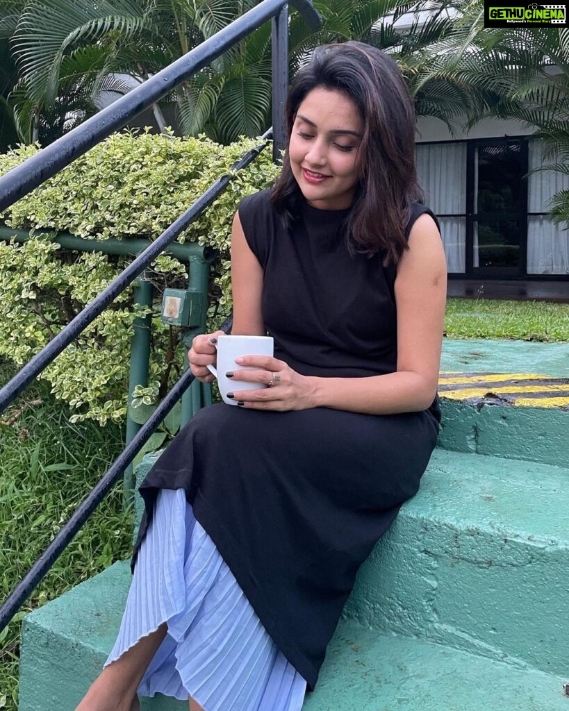 Mahima Nambiar Instagram - The antidote to exhaustion isn’t rest. It’s Nature 🍃!!! #naturecalling #relax #detox #breathe #coffeewithaview #greenlove #nature