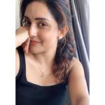 Mahima Nambiar Instagram - Eyes have a language of their own and here speaks mine!! #morningvibes #happysunday #sundaypost #chilling #womaninblack #eyesspeak #iseeyou
