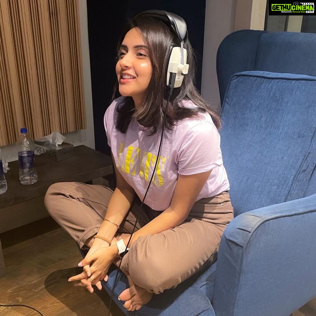 Mahima Nambiar Instagram - Dubbing for #Ratham 😎 Can’t wait for y’all to see this movie 😍😍😍 #ratham #dubbingscenes