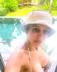 Mandira Bedi Instagram - In the place that gives me the most amount of calm.. the water, the ocean, the pool. ❤️