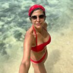 Mandira Bedi Instagram - #thankyou for the sunshine, the sea, the sand and the brilliant 4 days. ❤️❣️It made my week, it made my month! @adimots @zoejaneblues