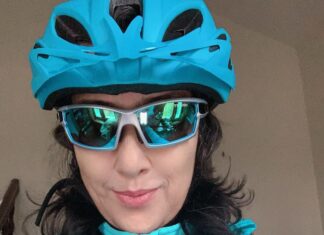 Manisha Koirala Instagram - Enjoying weather 🚴‍♀️🚴🚴‍♂️ #ktmcitybike #bike #ebike