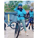 Manisha Koirala Instagram - Enjoying weather 🚴‍♀️🚴🚴‍♂️ #ktmcitybike #bike #ebike