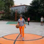 Manisha Koirala Instagram - I was declared #cancerfree on 2013 on 30th April ( today ) celebrating with #friendslikefamily with game of #basketball and nice coffee!! #cancersurvivor #healed