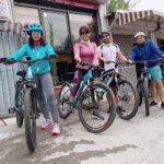 Manisha Koirala Instagram - Resumed cycling for last few days..as now time has come for me to return back to work!! I will be missing this weather and fabulous company #cycling #greatweather #family #friends #savouring 💐💐💐