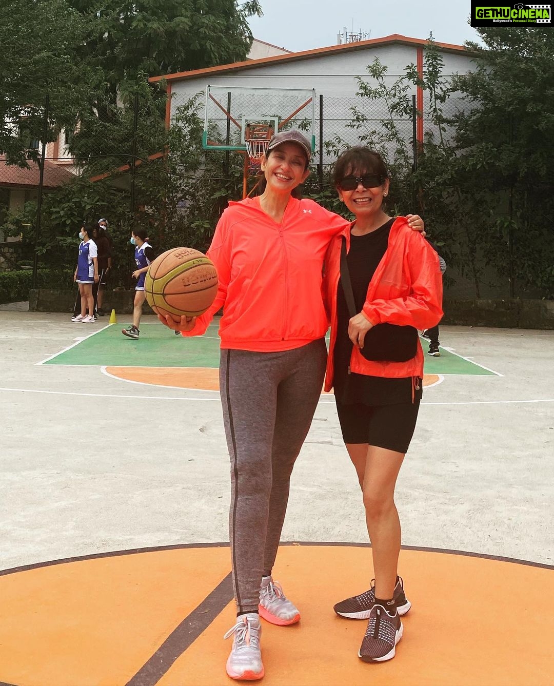 Manisha Koirala Instagram - My last #saturdayrutine #morningvibe !! Will miss #basketball n #friends #teamk2