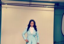 Manisha Koirala Instagram - Love my world !! H&M- @makeupbysumanlama Style- @uzu