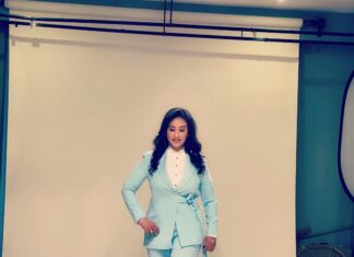 Manisha Koirala Instagram - Love my world !! H&M- @makeupbysumanlama Style- @uzu