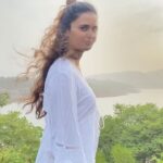 Meenakshi Dixit Instagram - Bliss❤️In the arms of nature 🍀💚 #meenakshidixit #nature #naturelovers #love #savesoil #instagood #reelitfeelit #reelsinstagram #instagramreels #reels #trendingreels #trending