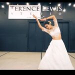 Meenakshi Dixit Instagram - Kehna hi kya ❤️ One of the best choreographies by guruji @rajendrachaturvedi 🙏 #meenakshidixit #instagood #reelsinstagram #reels #reelitfeelit #trendingreels #dancereels #semiclassicaldance #dance