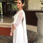 Meenakshi Dixit Instagram – Happy Akshaya Tritiya 😇
Happy Eid ✨🌙 

#eidmubarak #akshayatritiya #happiness #festivals #indianfestival #meenakshidixit #ethnicwear