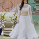 Meenakshi Dixit Instagram - Sorry! some technical issue with the earlier post, so putting it again 😯 Camera dikha aur mei bus shuru☺️😉❤️🌞 @rajesh_makeup @nargis9052 #meenakshidixit #reelsinstagram #reelitfeelit #reels #trendingreels #trending #slowmotion #white #lehenga #mydesign #mystyle