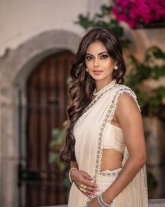 Meera Chopra Instagram - Saaree by - @malaandkinnaryofficial Earrings and neckpiece - @tipsyfly Rings - @myanayra @aurnument Bangles- @rubans.in @tikamdasmotiramjewellers Heels by - @monrowshoes Styled by - @juhi.ali Hmu- @makeup.Cannes Shot by- @richardbyugo Cannes Film Festival 2022