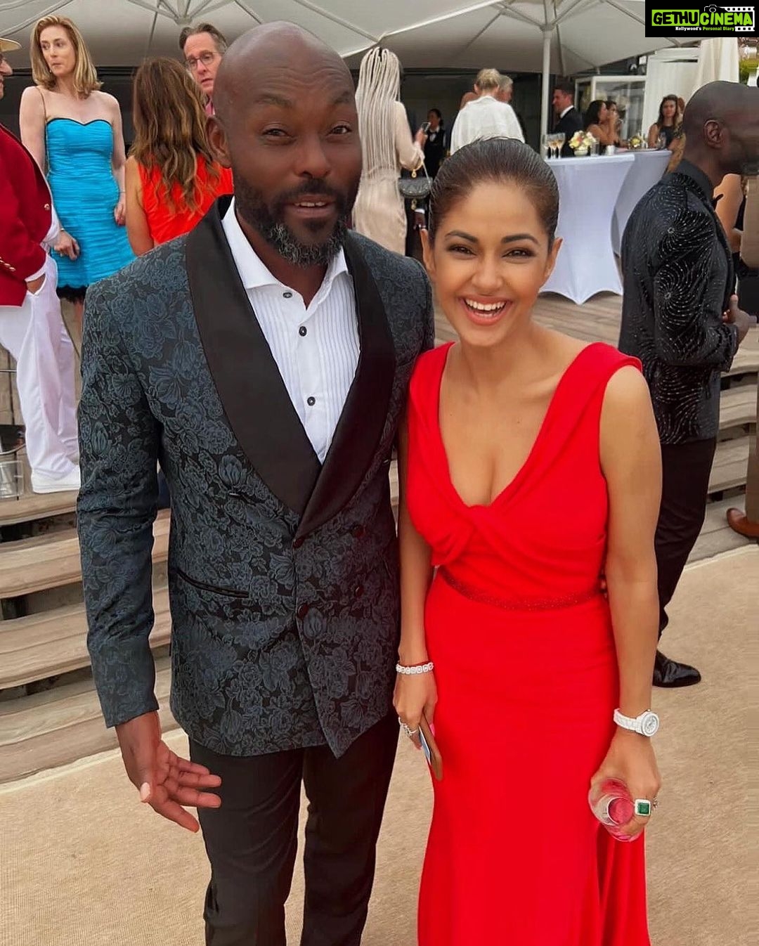 Meera Chopra Instagram - When you meet @jimmyjeanlouis #cannesfilmfestival Cannes Film Festival 2022