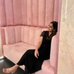 Meera Nandan Instagram - Would you believe if I said this was taken in a washroom? . 📸 @menon_meenakshy . #washroomdesign #dubaihotels #washroomstories #decor #weekend #weekendthrowback #instagood #love #ladiesnight #positivevibes #allsmiles #happyweekend #sunday V Hotel, Curio Collection by Hilton