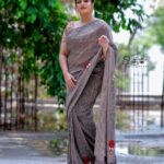 Meghana Raj Instagram – We missed u guys last week! But loads of entertainment guaranteed on #dancingchampion this week! 🤍
.
Styling @harshithareddy_stylebook
.
.
Saree @samyakkclothing
.
.
Hairstylist @makeover_by_raghu_nagaraj_n
.
.
Accessories @akalpa_by_harshitha and @adorebypriyanka
.
.
Photography @santhuphotography9