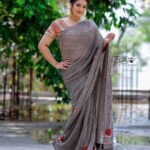 Meghana Raj Instagram – We missed u guys last week! But loads of entertainment guaranteed on #dancingchampion this week! 🤍
.
Styling @harshithareddy_stylebook
.
.
Saree @samyakkclothing
.
.
Hairstylist @makeover_by_raghu_nagaraj_n
.
.
Accessories @akalpa_by_harshitha and @adorebypriyanka
.
.
Photography @santhuphotography9