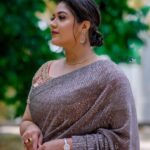 Meghana Raj Instagram – We missed u guys last week! But loads of entertainment guaranteed on #dancingchampion this week! 🤍
.
Styling @harshithareddy_stylebook
.
.
Saree @samyakkclothing
.
.
Hairstylist @makeover_by_raghu_nagaraj_n
.
.
Accessories @akalpa_by_harshitha and @adorebypriyanka
.
.
Photography @santhuphotography9
