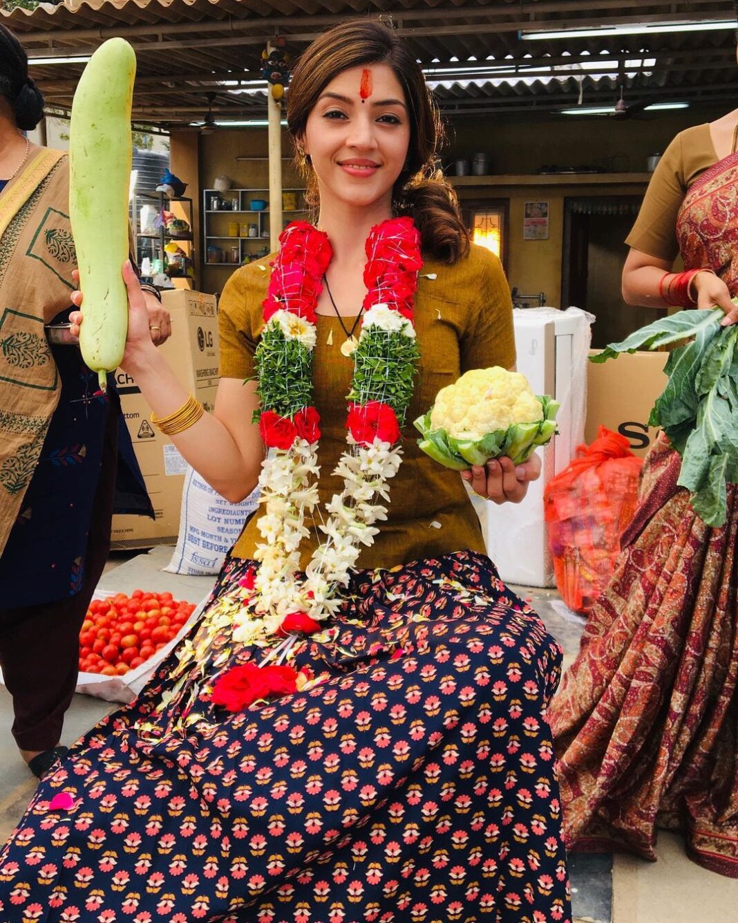 Mehrene Kaur Pirzada Instagram - How many times have you watched the #F3 Trailer ? Did you love Honey and our family? 😜 Watch #f3movie in Theatres on May 27th