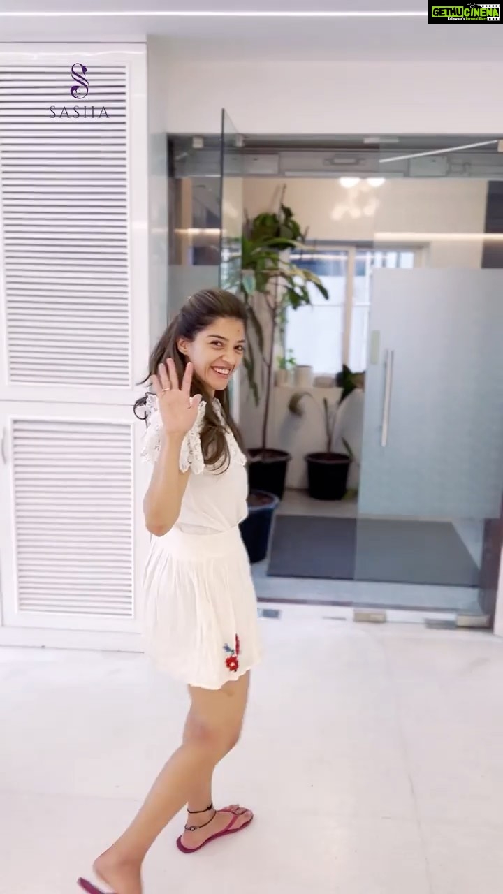 Mehrene Kaur Pirzada Instagram - Elegant and gorgeous @mehreenpirzadaa getting her monthly glow up 🌟 at Sasha Luxe!!! It’s a combination of Medifacial and Laser toning ⚡️ Monthly skin care routine takes your skin health a long way💯 #medifacial #dermalinfusion #dermafrac #mirapeel #hydrafacial #sashaluxe #sasha #sashaclinics #drsakhamuri #drnavya #celebritydermatologist #actress #tollywood #bollywood #hyderabad #india 📞 9234569999 📧 hello@sashaclinics.com 🌐www.sashaclinics.com Sasha Luxe Dermatology And Cosmetic Surgery Center