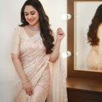 Miya George Instagram – pastel nd shimmer makes a gud combination right …
Makeup nd hair @femy_antony__ 
Saree @pothysofficial 
Styling @sabarinathk_ 
Jewelry @meralda.jewels 
Pic 📸 @pranavraaaj  @zeekeralam #DanceKeralaDance