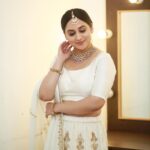 Miya George Instagram - Feeling Regal wearing white Costume : @ladies_planet_ Makeup : @femy_antony__ Styling : @sabarinathk_ Pic 📸 @pranavraaaj jewelry @meralda.jewels