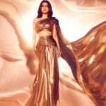Mouni Roy Instagram - 🍂 Outfit by : @deme_love_ x @kalkifashion Earrings by : @xxessories Rings :@kushalsfashionjewellery x @janvisachdevadesign Styled by : @manekaharisinghani for @stylebalmco Assitant Stylist : @chintan_shah08 x @_m.a.h.i._ Shot by : @tejasnerurkarr @zeetv #didlilmasters
