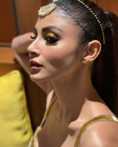 Mouni Roy Instagram - #ᴘʜᴏᴛᴏᴅᴜᴍᴘ