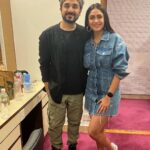 Mrunal Thakur Instagram – It was lovely to finally attend Vir
Das’ #wantedtour. Brave, entertaining and inspiring! Thank you for making us laugh till our jaws hurt!

A must watch for all!❤️

@virdas you’re Amazing 🙌🏻🙌🏻🙌🏻